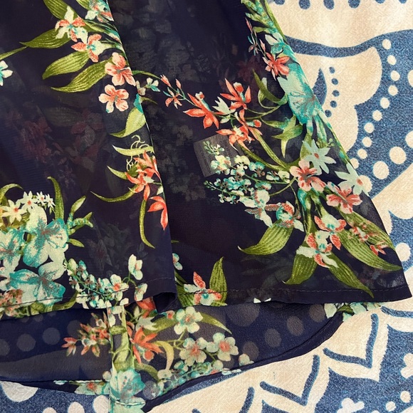 CHARMING CHARLIE SIZE L LARGE NAVY FLORAL SHEER CROCHET ADORABLE SHIRT TOP 203 - Picture 7 of 12